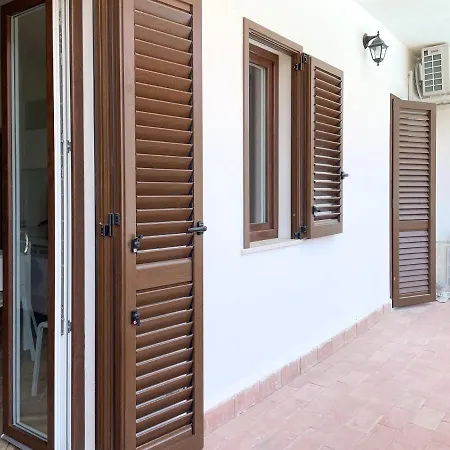 Daire Bianco Giardini Naxos